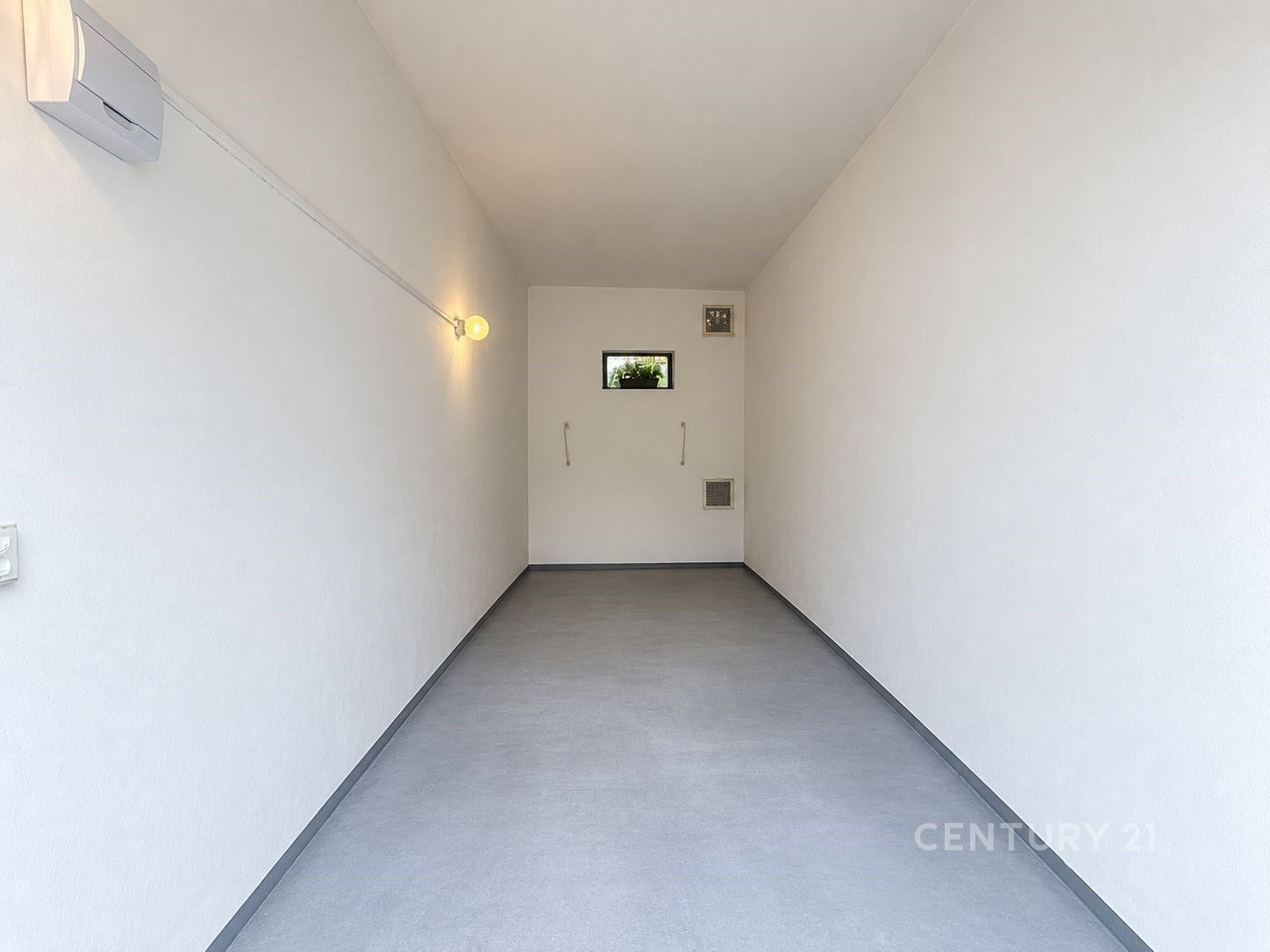 Pronájem garáž - Na dlouhém lánu 402, Praha Vokovice, 14 m² - 2