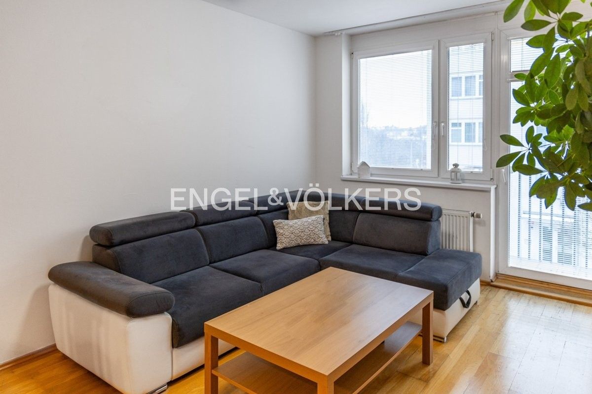 Pronájem byt 2+kk - Jeřabinová, Praha, 68 m²