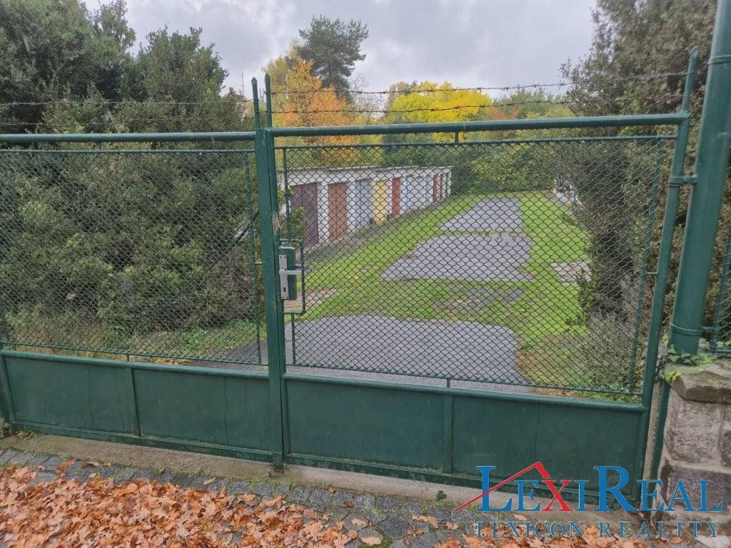 Garáže, Praha, 160 00