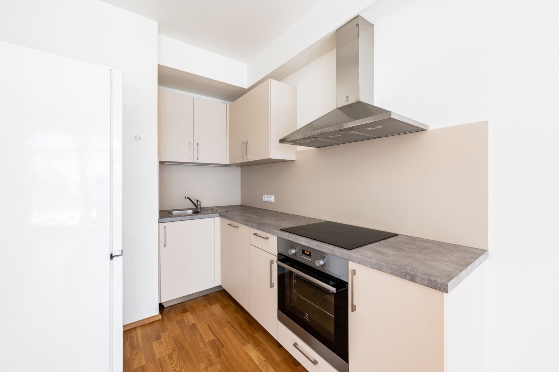 2+kk, U Mlýnského kanálu, Praha - Karlín, 58 m² - 1