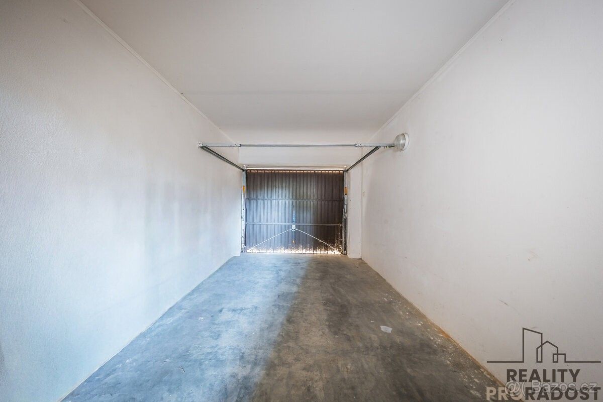 Garáže, Moravský Písek, 696 85