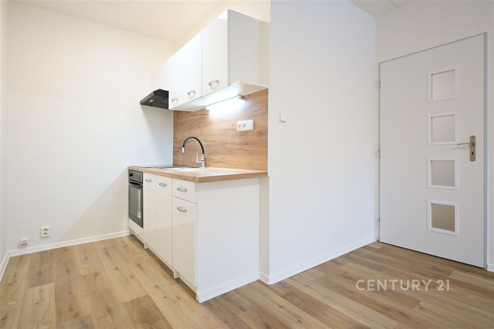 Pronájem byt 2+kk - Jana Kříže, Most, 40 m²