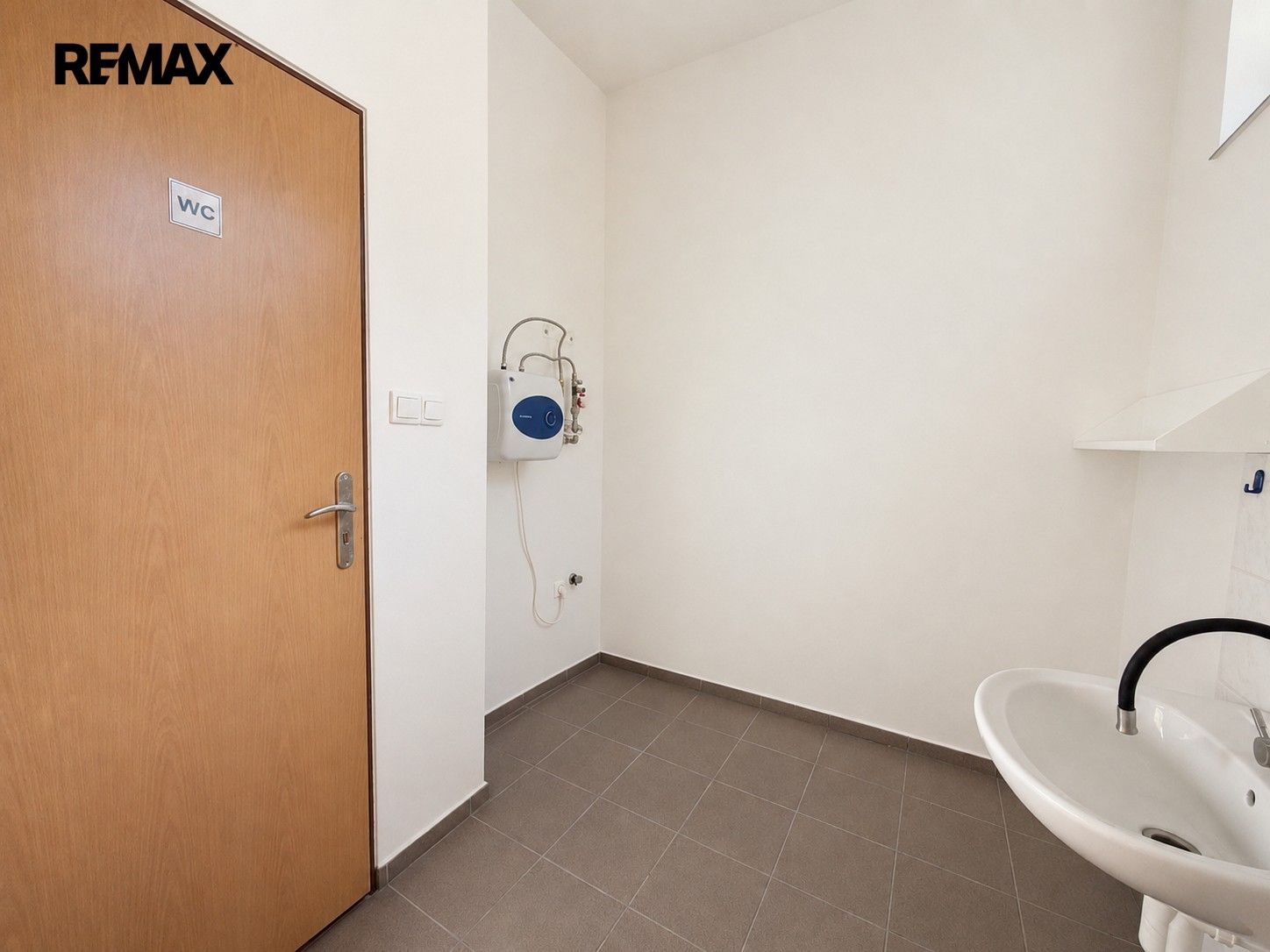 Obchodní prostory · 42 m² · Měšťanská 4080, Hodonín - 4
