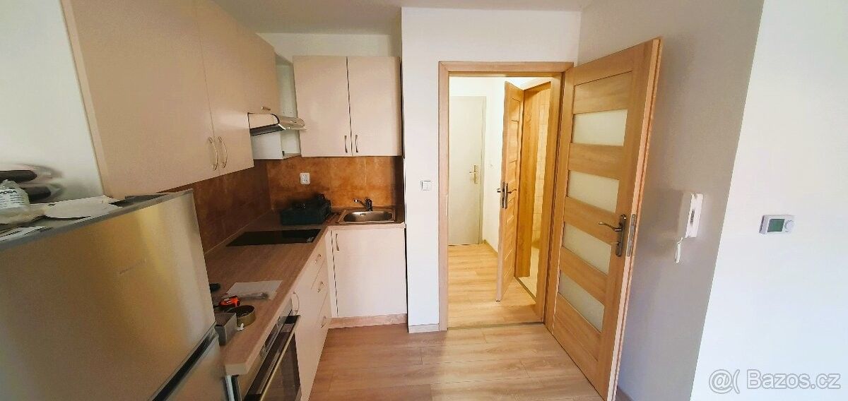 Pronájem byt - Velké Meziříčí, 594 01