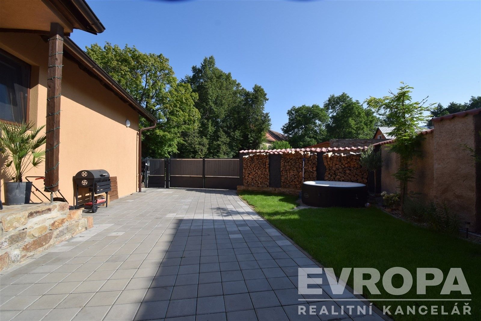 Prodej rodinný dům - Zásmuky Nesměň, 72 m² - 1