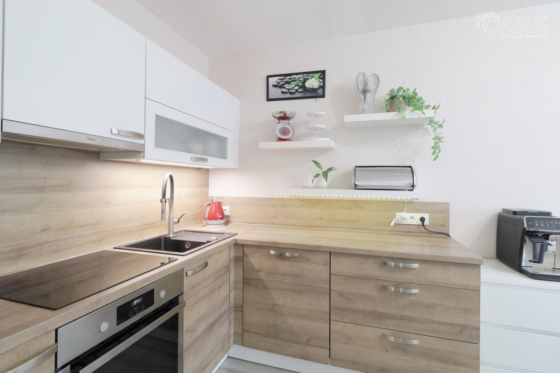 Byt 2+kk · 43 m² · Běhounkova  , Praha - 3