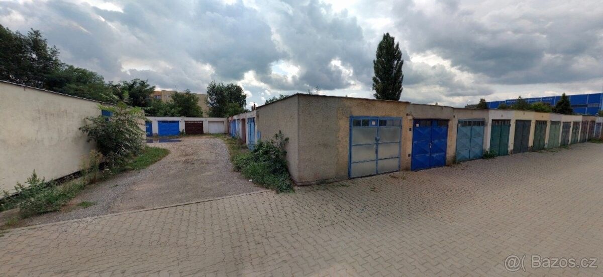 Garáže, Hodonín, 695 01 - 2