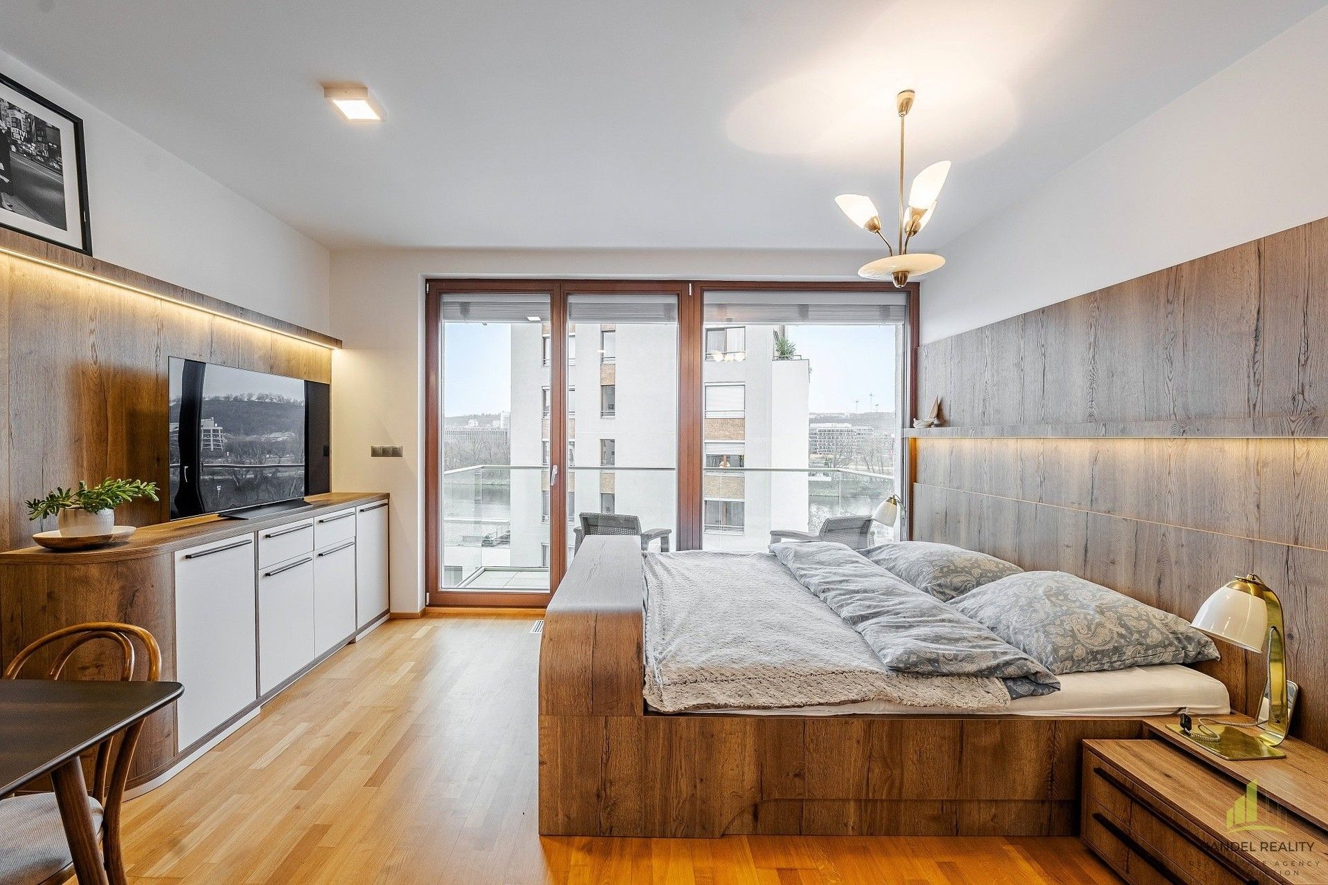 1+kk, V háji, Praha, 35 m²