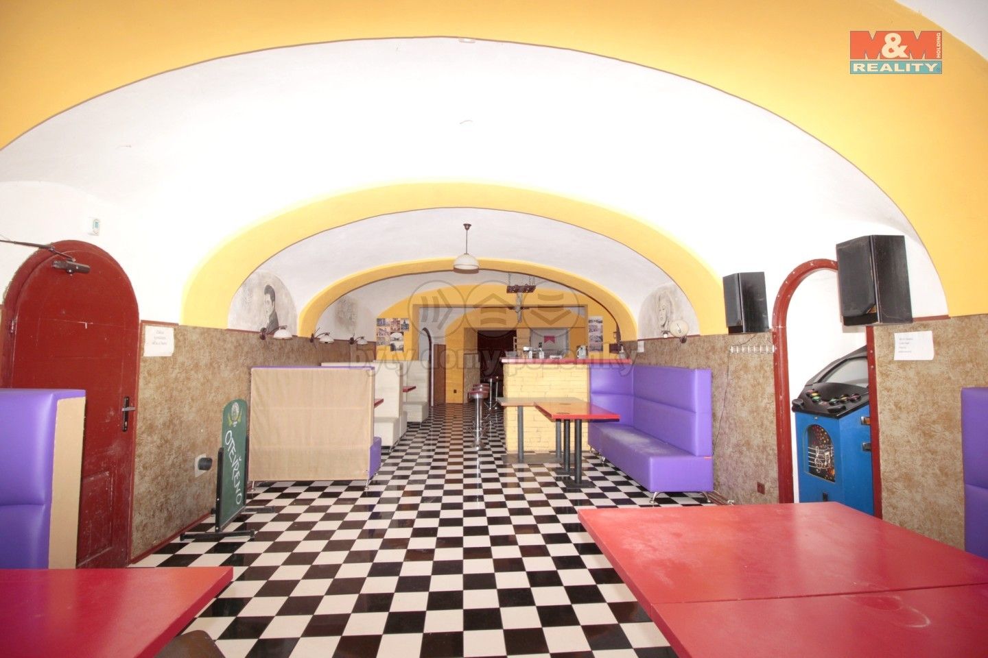 Restaurace, Horní brána, Hostinné, 80 m²