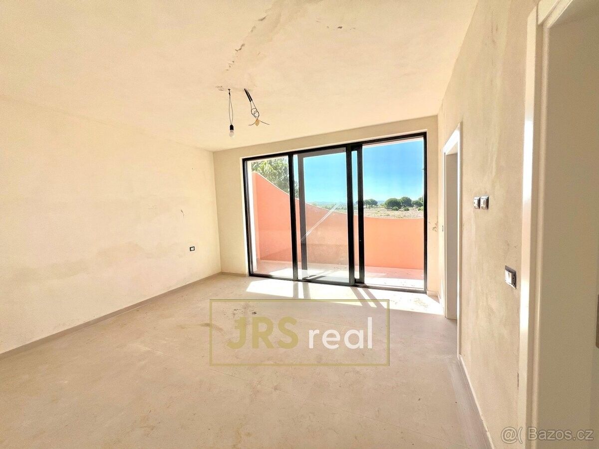 Prodej rodinný dům - 987 66, Zahraničí