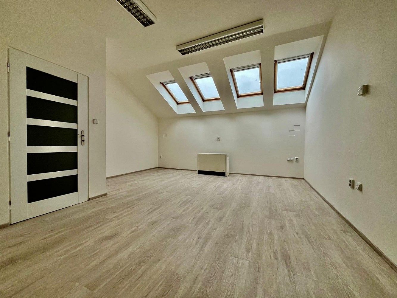 Pronájem kancelář - Praha - Nové Město, Hlavní město Praha, 75 m² - 2
