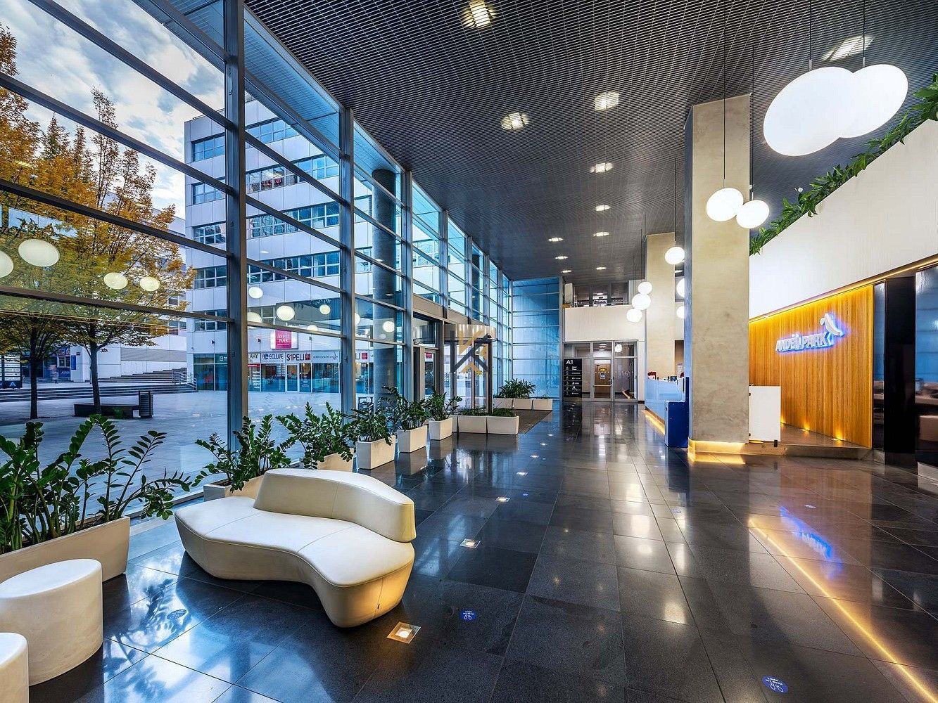 Kancelář · 2 344 m² · Praha - Smíchov, okres Praha 5, Hlavní město Praha - 3