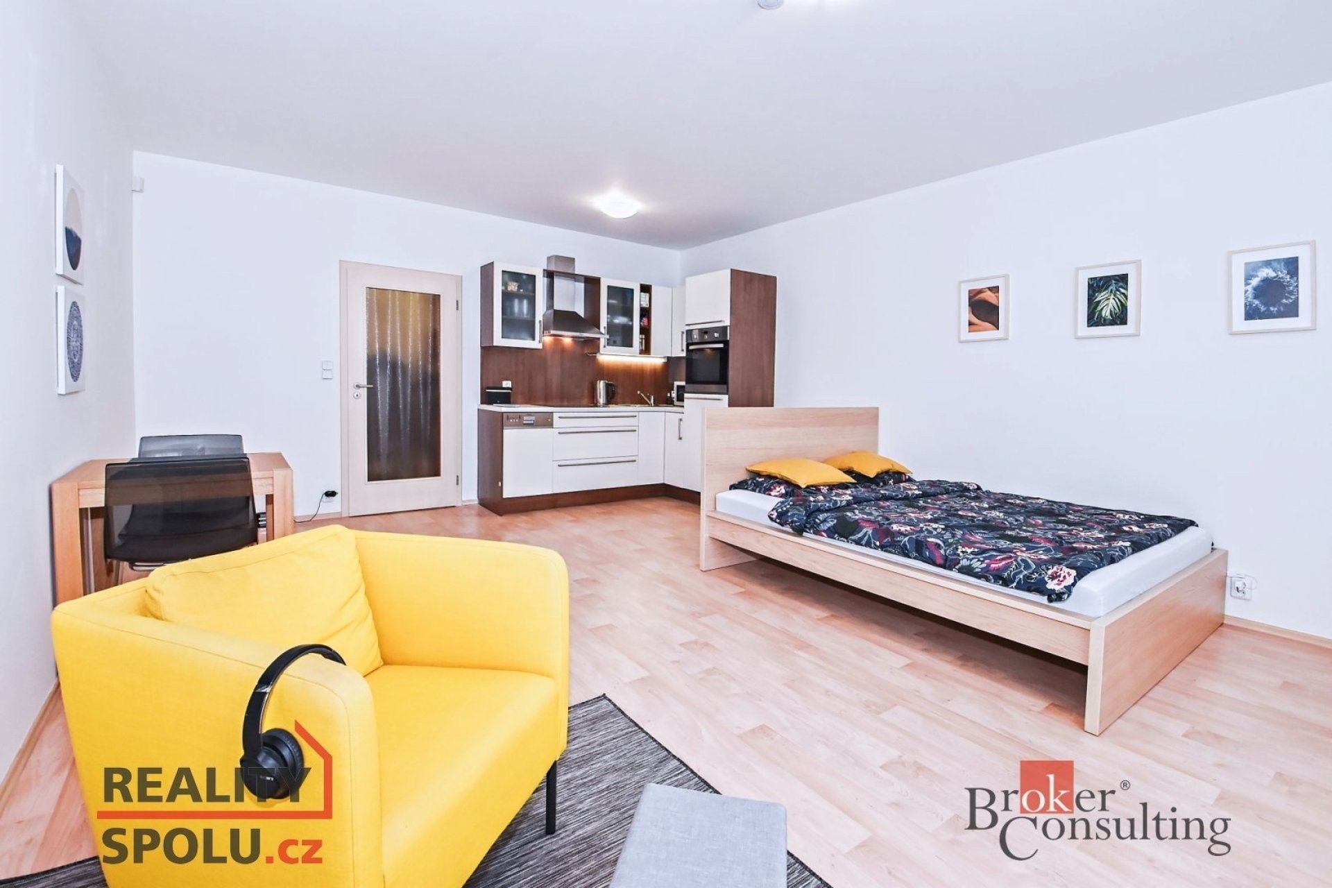 Pronájem byt 1+kk - Trmická, Praha, 40 m²