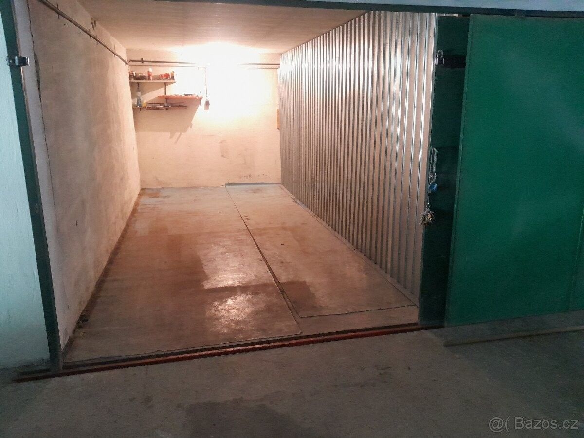 Garáže, Ostrava, 700 30