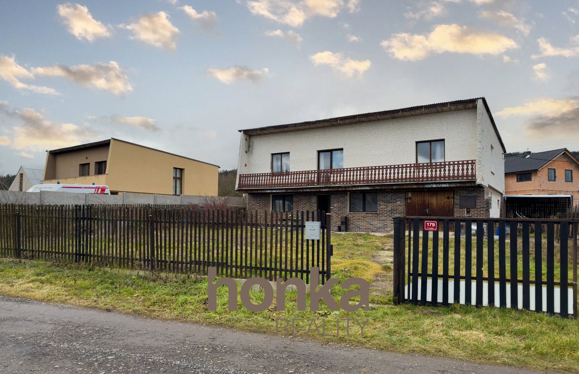 Rodinné domy, Běštín, 193 m²