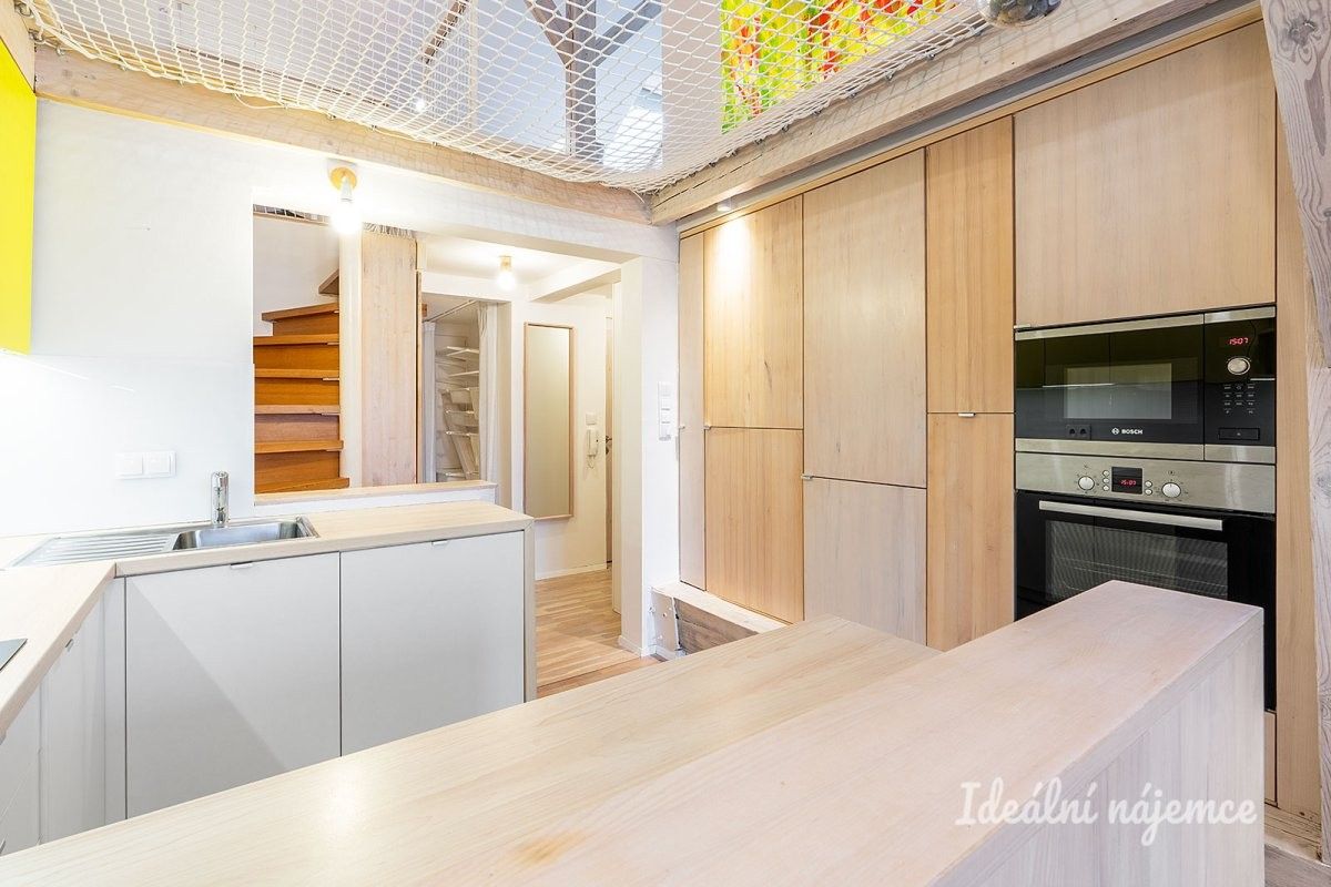 Pronájem byt 3+kk - 28. pluku, Praha, 54 m²