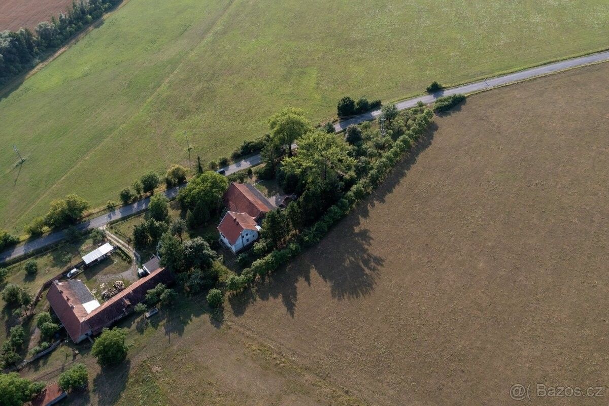 Rodinné domy, Nezdenice, 687 32