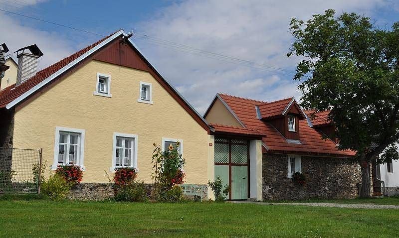 Chaty, Břežany u Rakovníka, Středočeský kraj
