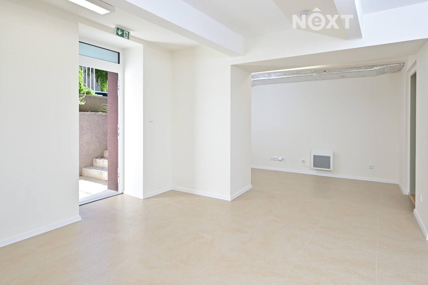 Pronájem obchodní prostory - V předpolí, Praha, 227 m²