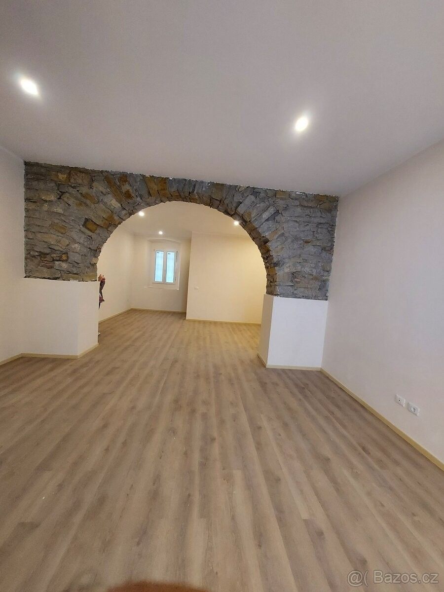 Byty, 987 66, Zahraničí