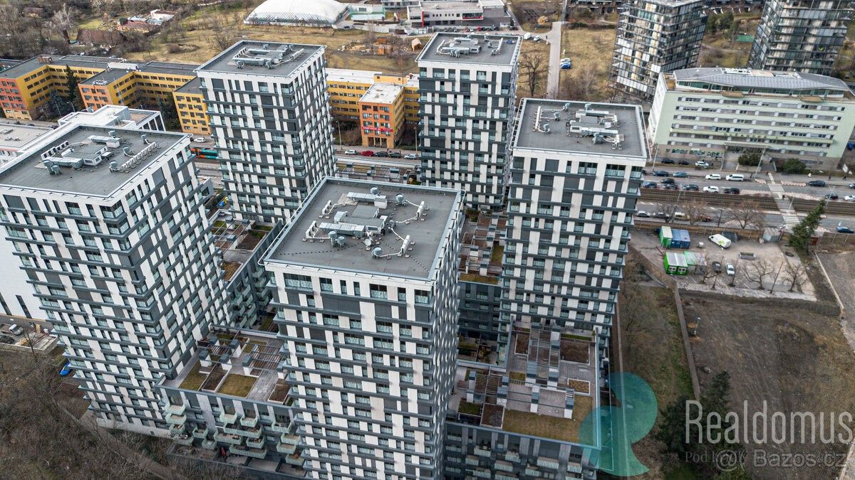 Garáže, Praha, 130 00