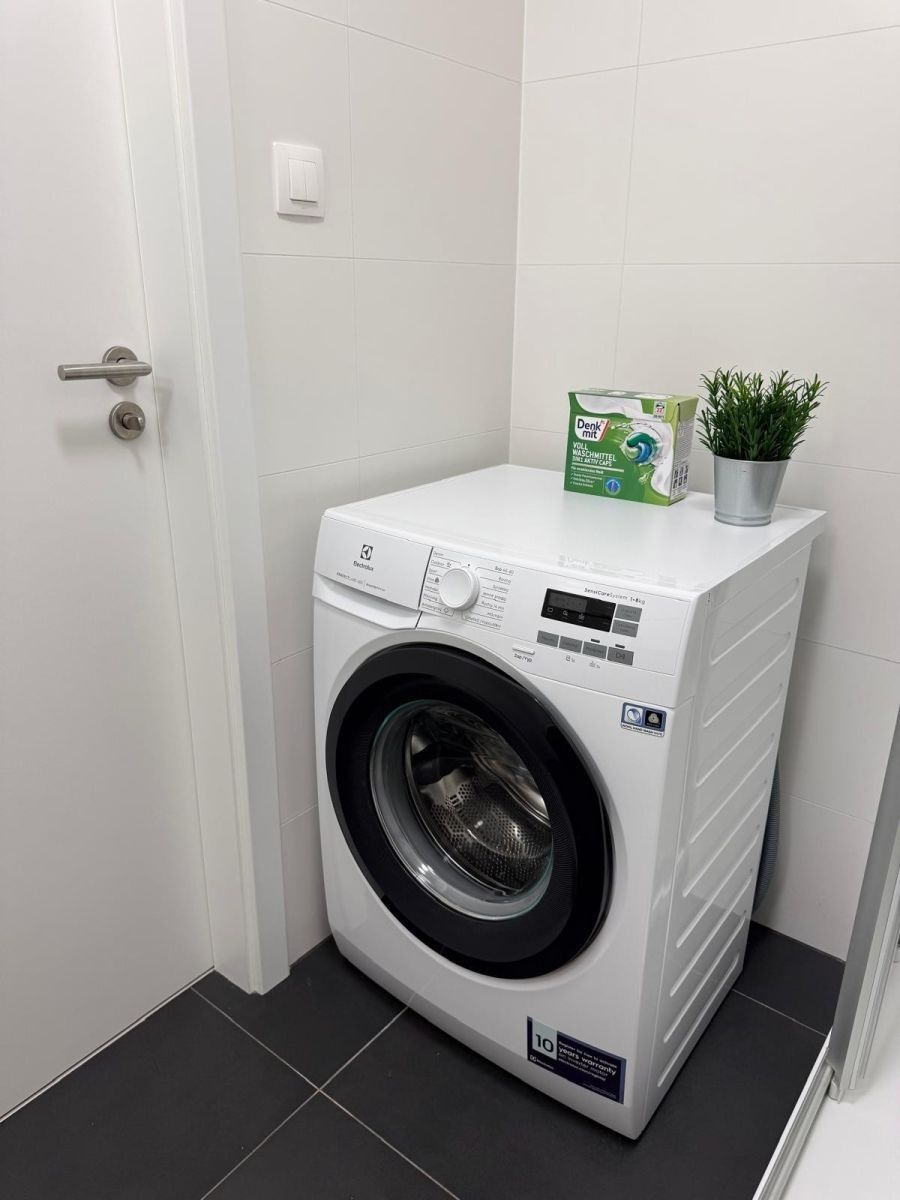 Pronájem byt 1+kk - Na Větrníku, Praha - Břevnov, 28 m² - 5