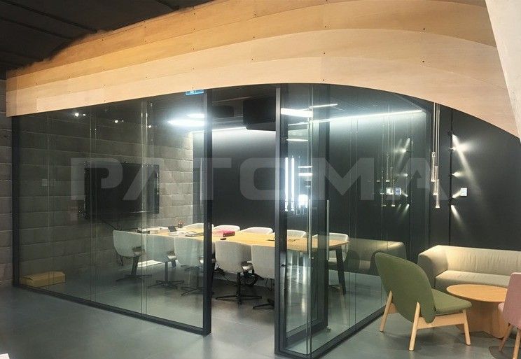 Obchodní prostory · 240 m² · Na Valentince, Praha - 4