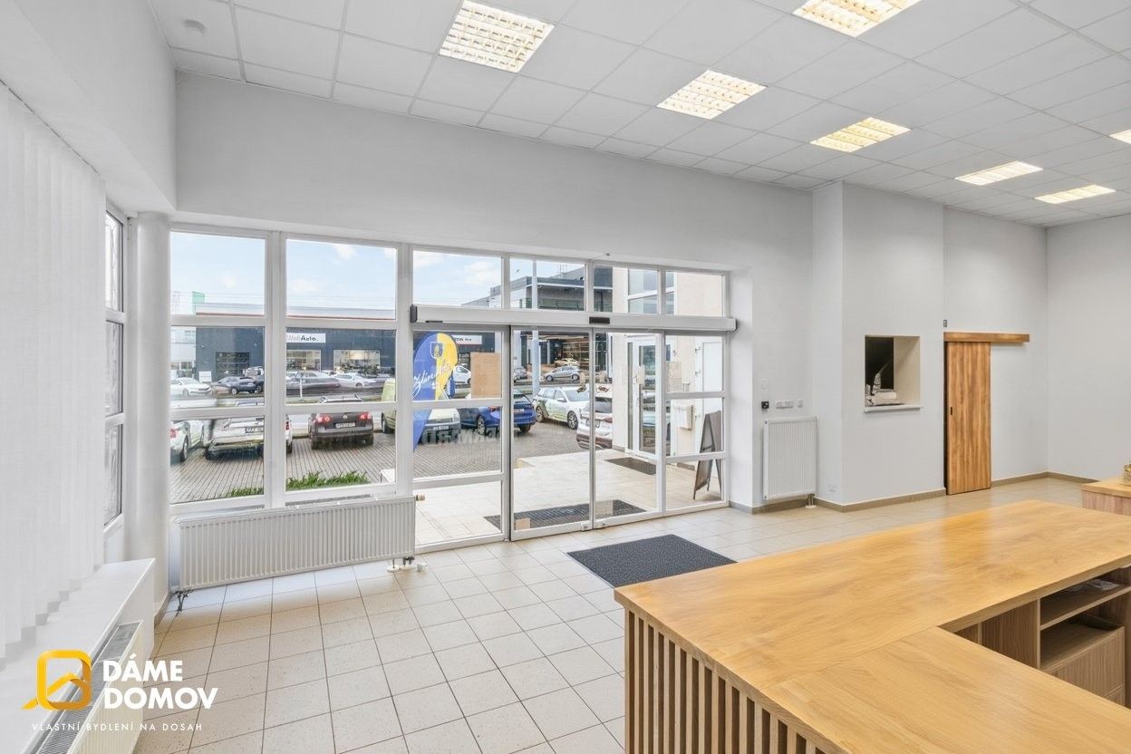 Pronájem obchodní prostory - třída Tomáše Bati, Zlín, 142 m²