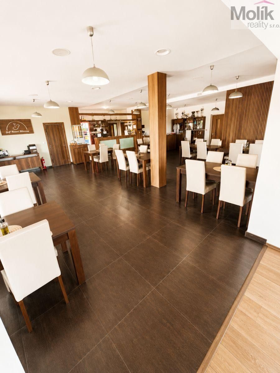 Restaurace, Bitozeves, 824 m² - 2