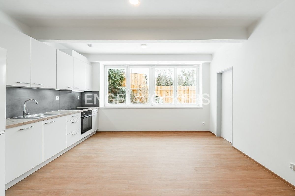 Pronájem byt 3+kk - Šrobárova 1868, Praha, 57 m²