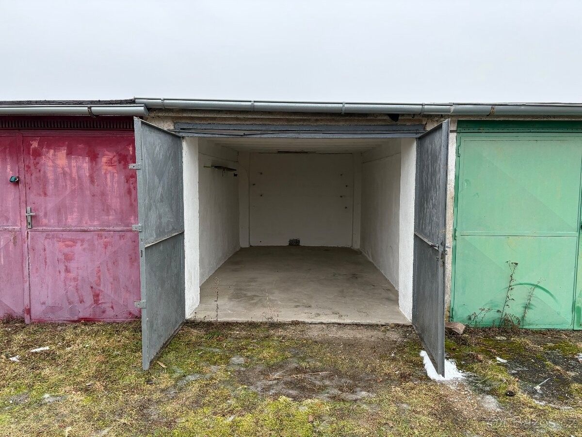 Garáže, Rybitví, 533 54