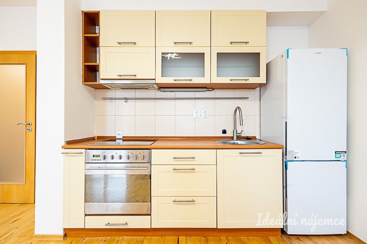 Pronájem byt 1+kk - V zahrádkách, Praha, 38 m²