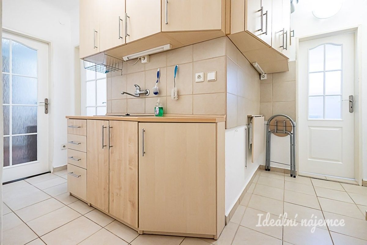 Pronájem byt 2+kk - Novorossijská, Praha, 35 m²