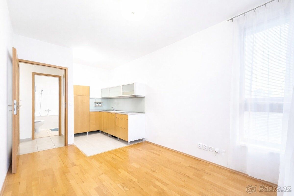 Pronájem byt - Praha, 147 00