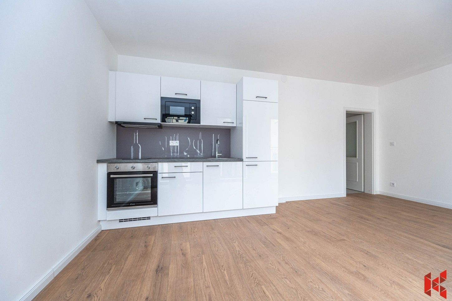 2+kk, Varšavská 200, Praha, 48 m²