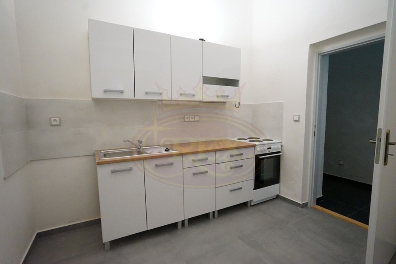 1+1, Školní, Jaroměř