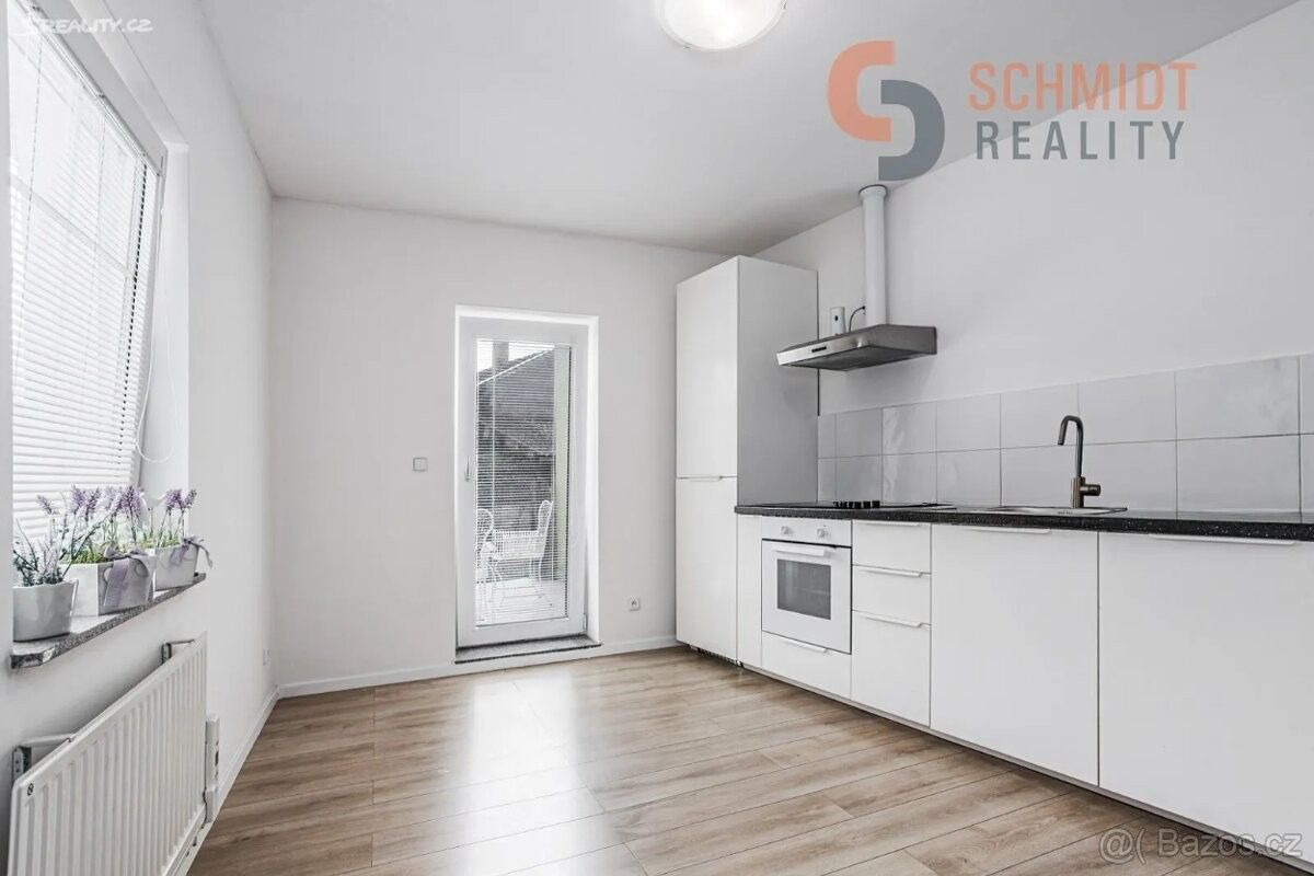 Pronájem byt - Vracov, 696 42