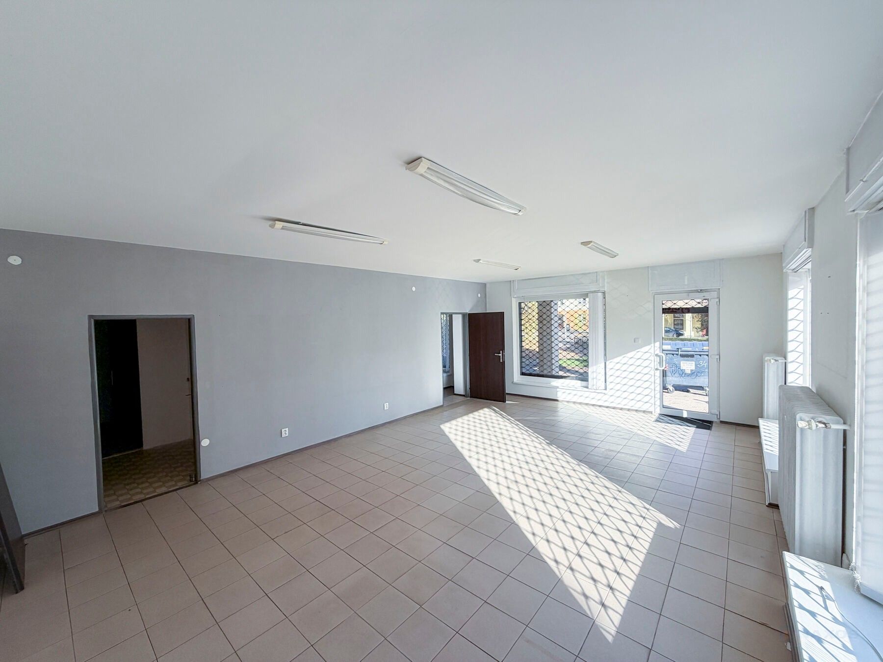 Pronájem obchodní prostory - Kladenská, Praha, 163 m²