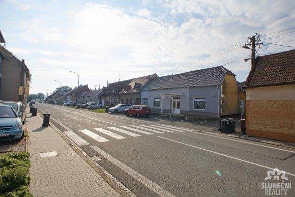 Pronájem obchodní prostory - Kunovice, 686 04, 107 m²