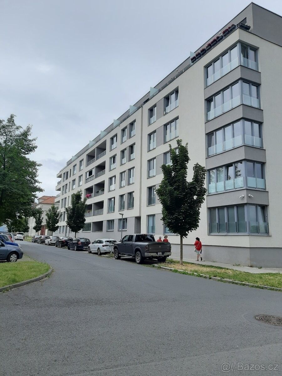 Garáže, Plzeň, 326 00 - 2