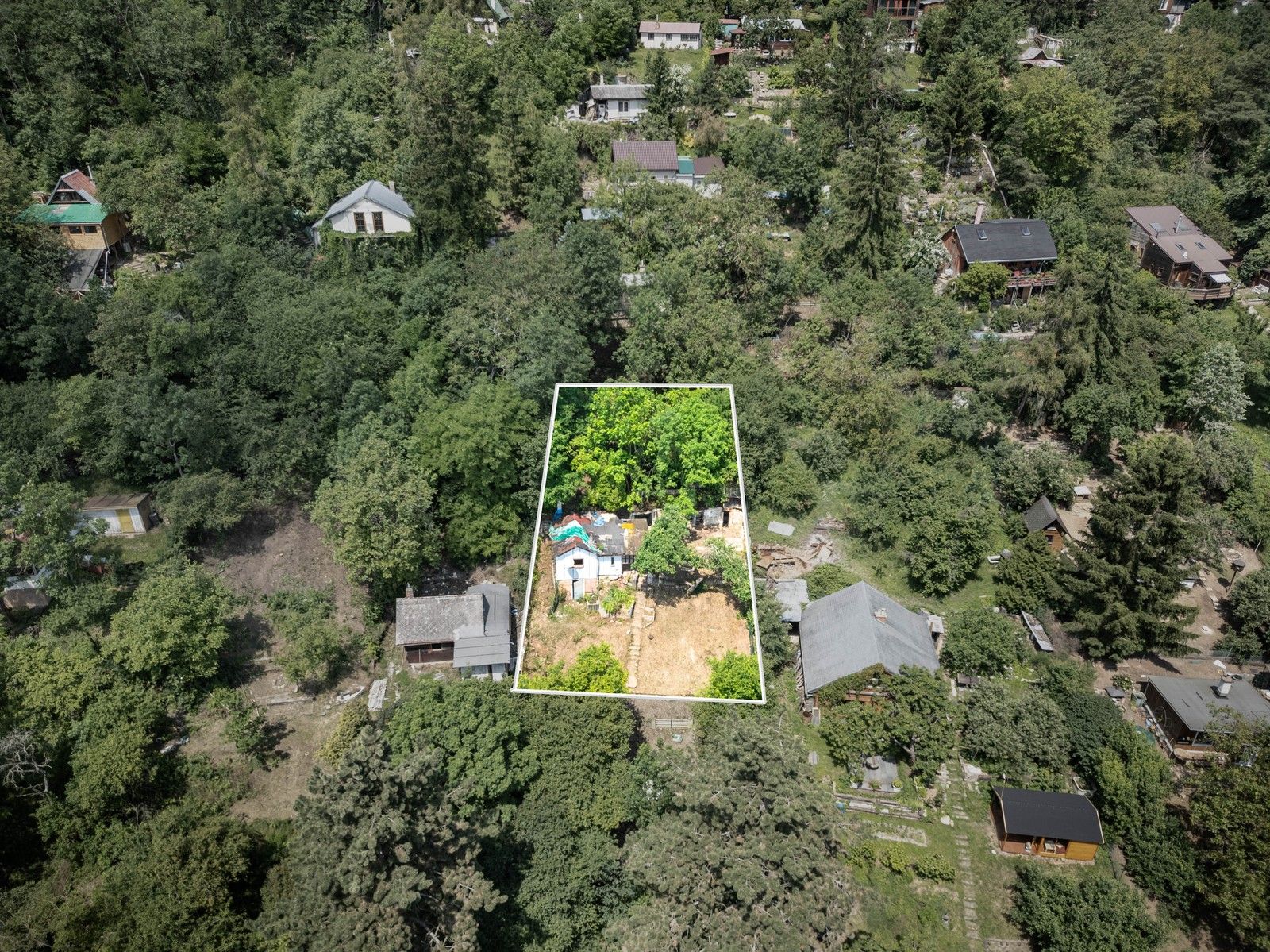 Zahrady, Višňovka 139, Praha, 680 m²