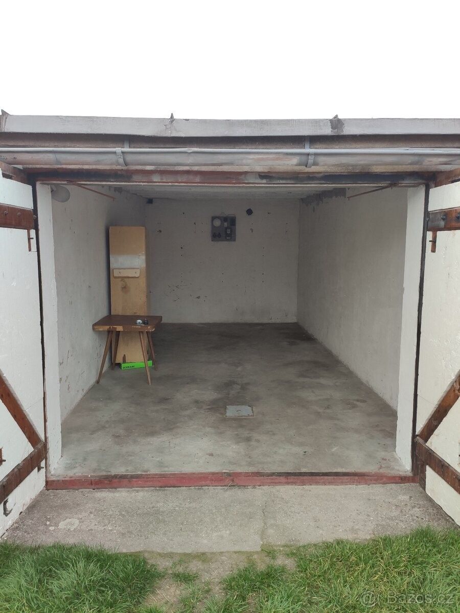 Prodej garáž - Stráž nad Nežárkou, 378 02