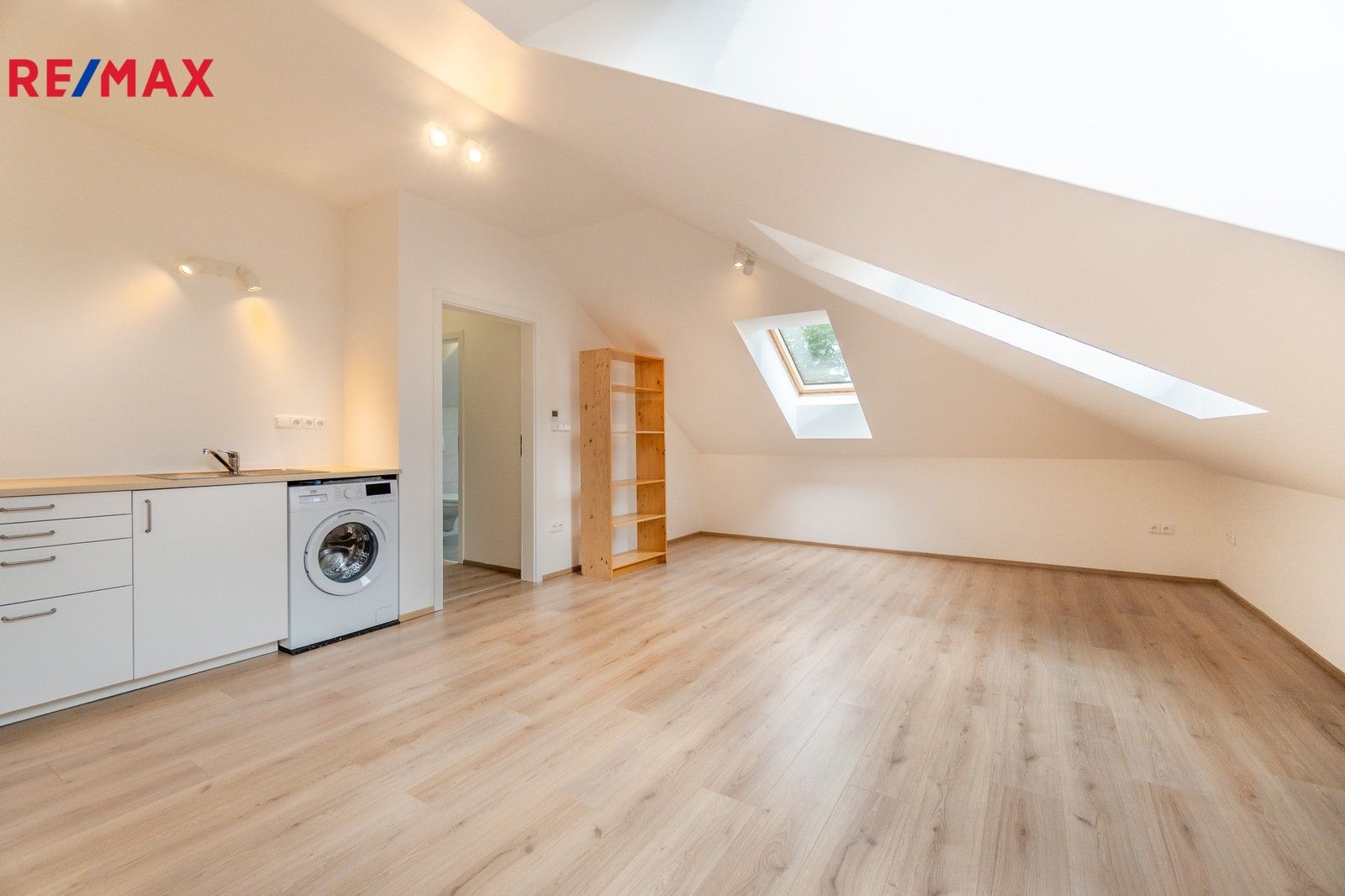 Pronájem byt 1+kk - Lidická, Roztoky, 34 m²