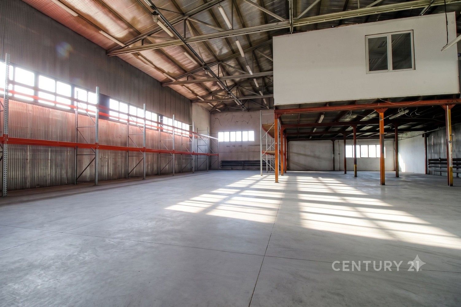 Výrobní prostory, 897 m²