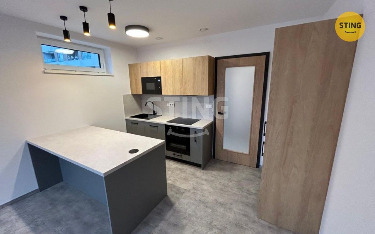 Pronájem byt 1+kk - Husova, Pardubice, 35 m²