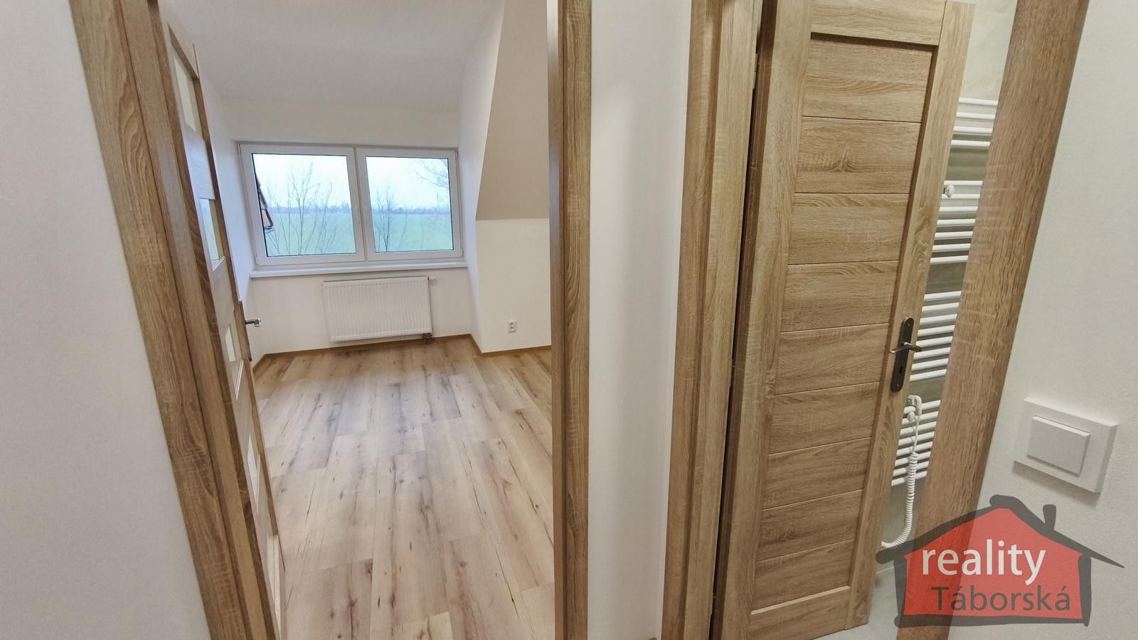 1+kk, Nupacká, Nupaky, 38 m²