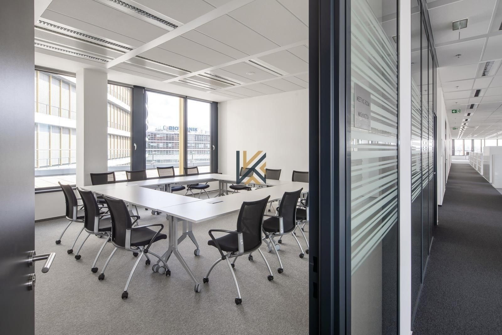 Pronájem kancelář - Pikrtova, Praha, 1 m²