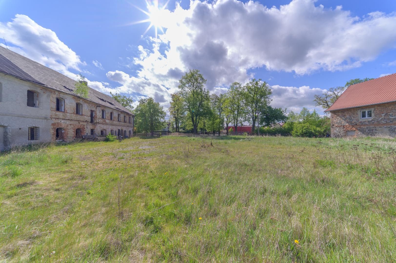 Prodej zemědělská usedlost - Okna, 1 000 m² - 5