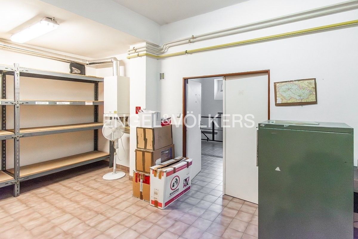 Sklad · 140 m² · U zeměpisného ústavu 684, Praha Bubeneč - 4