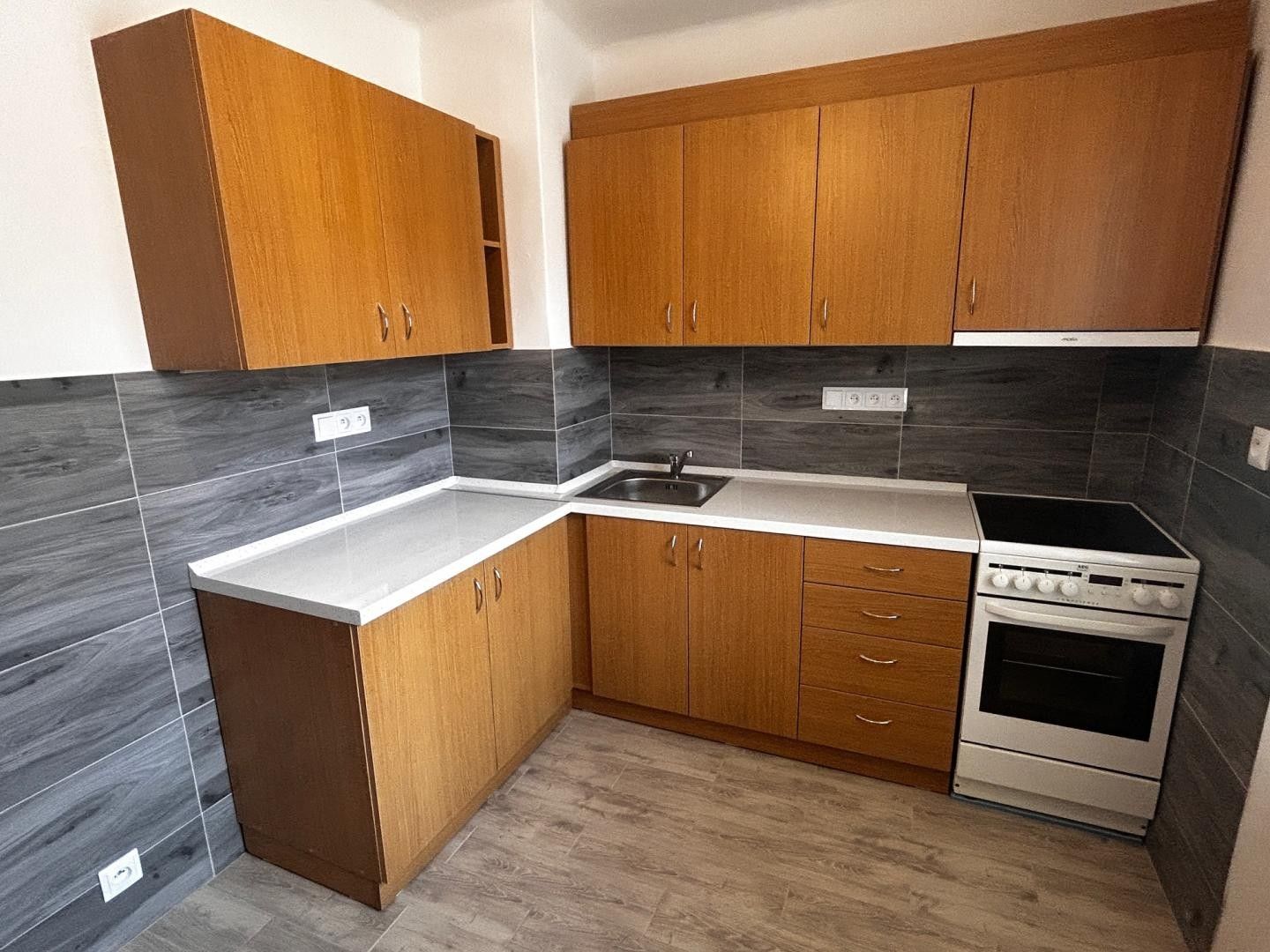 Pronájem byt 1+1 - Lipová, Sezimovo Ústí, 32 m²